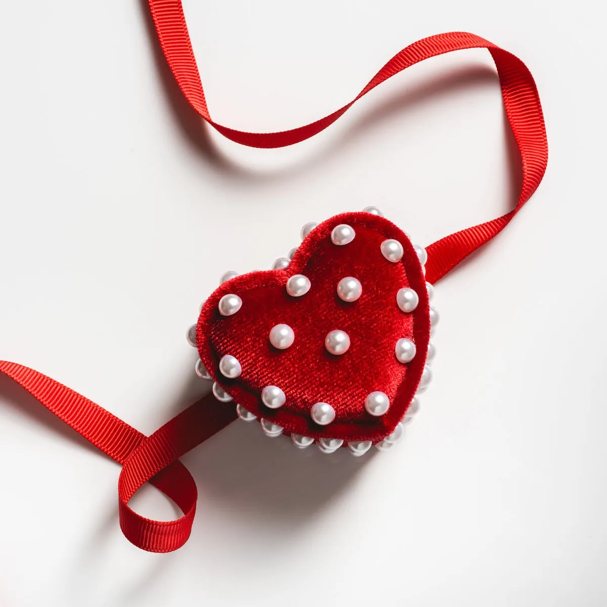 Heart Shaped Velvet Pearl Ring Box